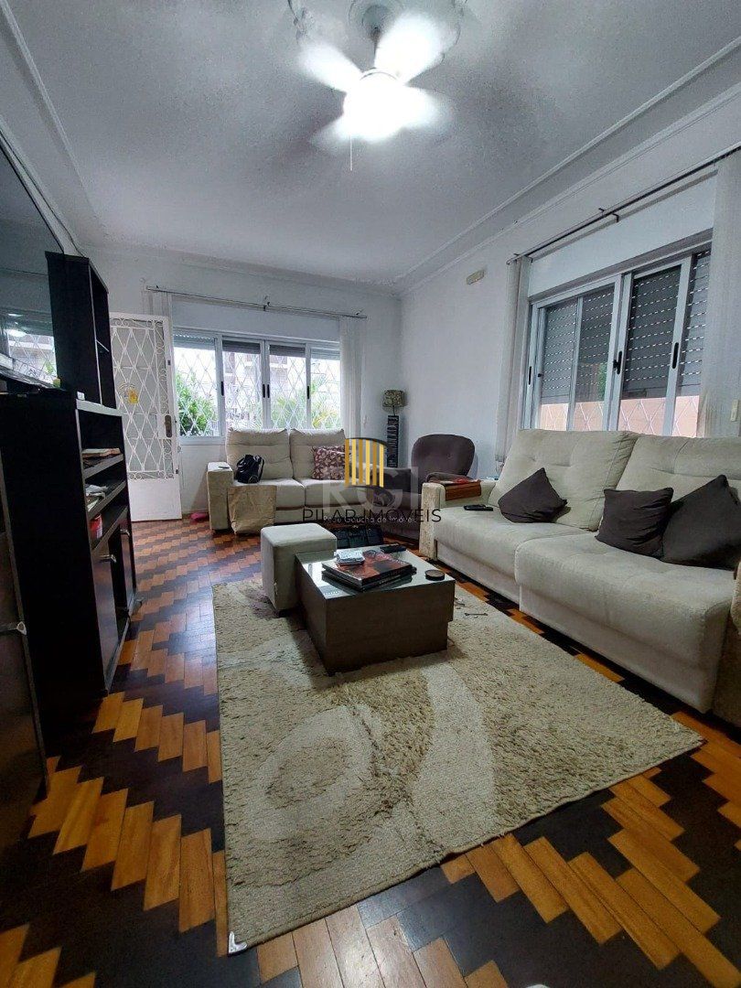 Casa para Venda - 184m², 3 dormitórios, sendo 1 suites, 4 vagas - Cristal