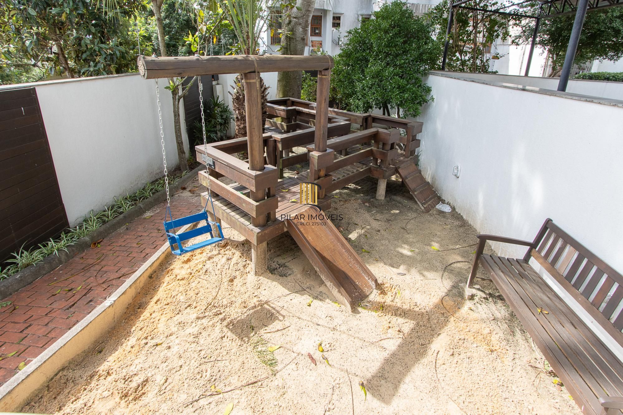 Apartamento de 2 dormitórios com suíte, churrasqueira e infraestrutura completa na Zona Sul de Porto Alegre.