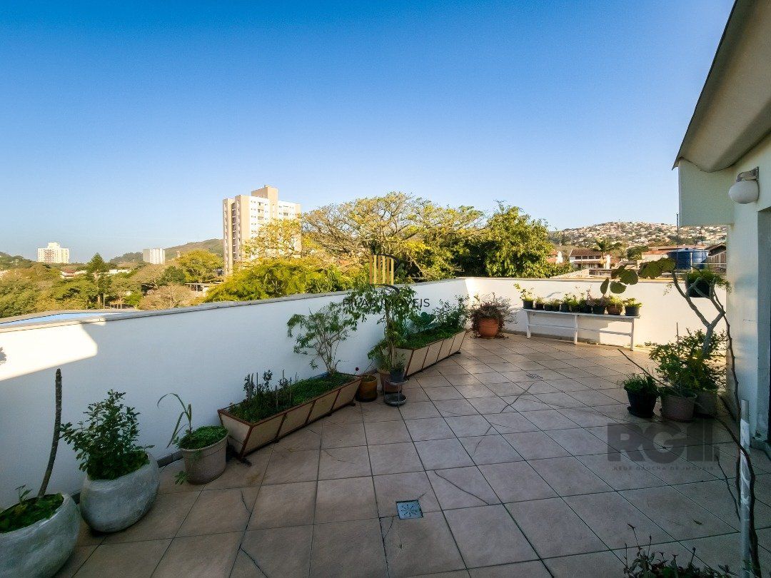 Cobertura, 2 quartos, 1 suite, dependência de empregada, 1 vaga de garagem, bairro Partenon