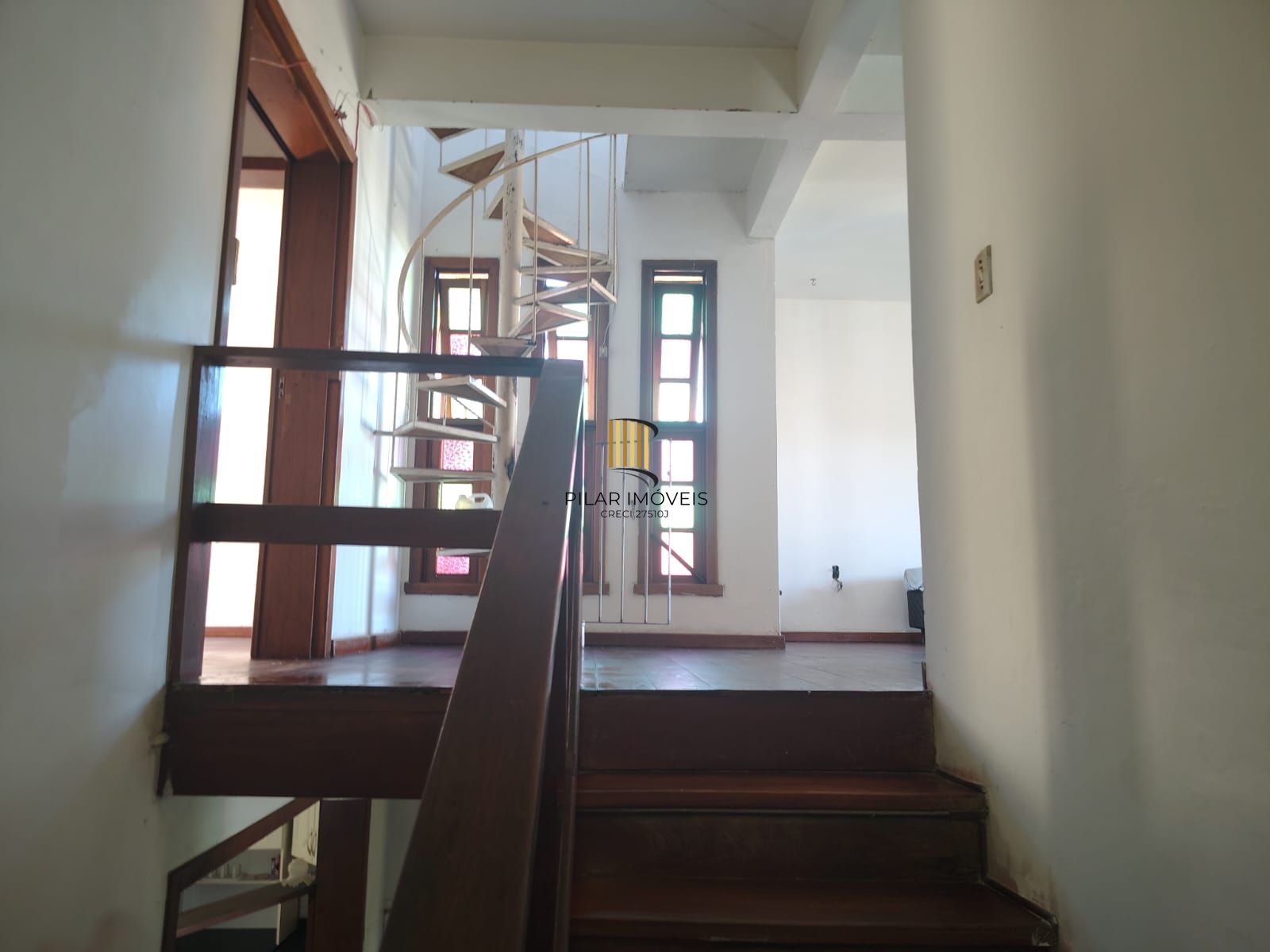 Casa de 4 dormitórios, 1 suíte e 4 vagas de garagem no bairro Cavalhada.