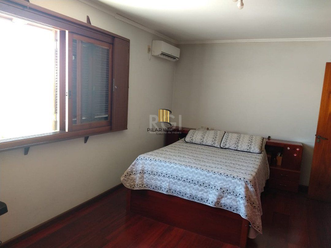 Casa Condominio para Venda - 308m², 5 dormitórios, sendo 1 suites, 3 vagas - Nonoai