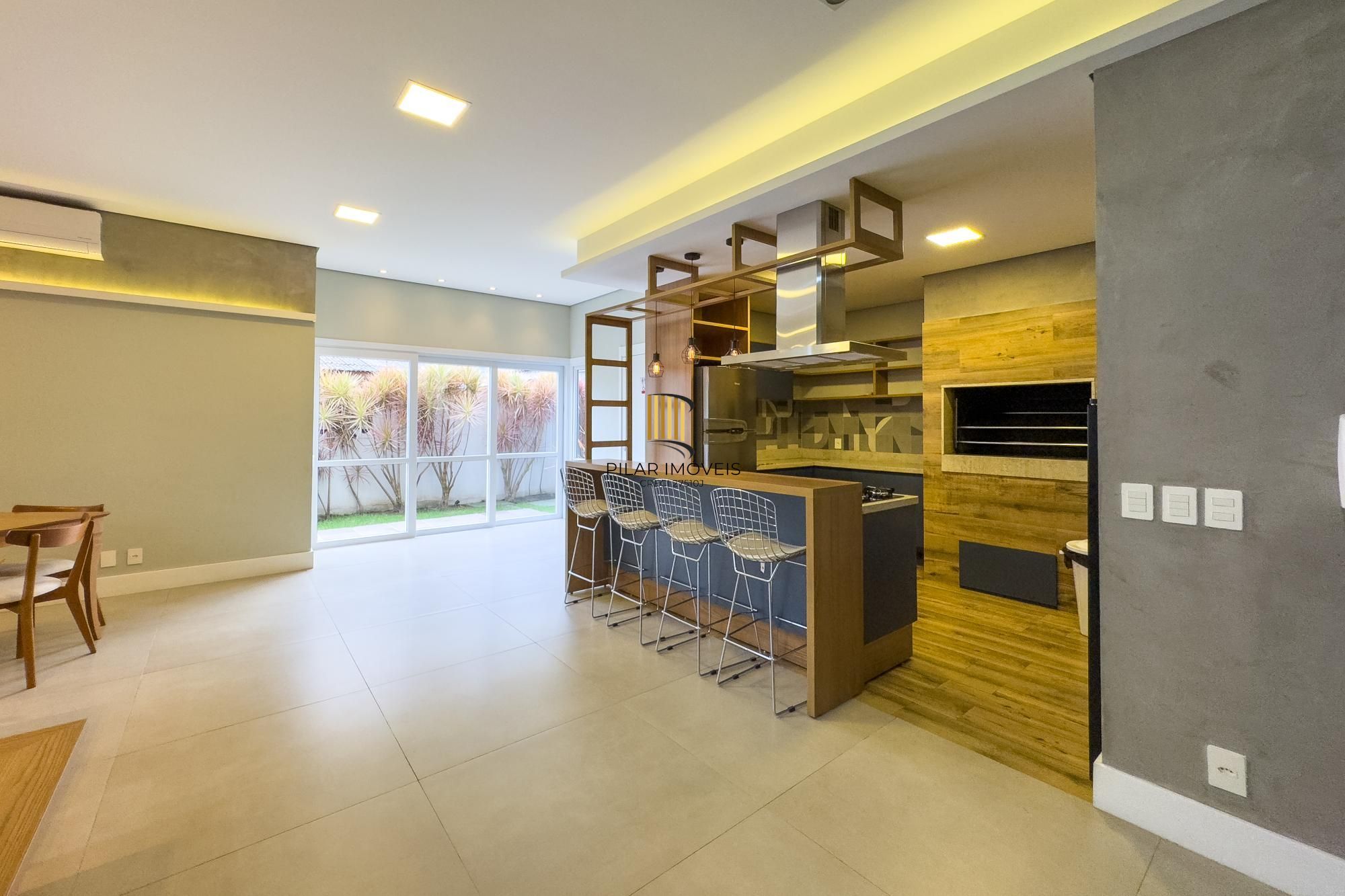 Apartamento 03 Suítes bairro Cristal, 88,97m² de área privativa, semimobiliada e 02 vagas de garagens cobertas.