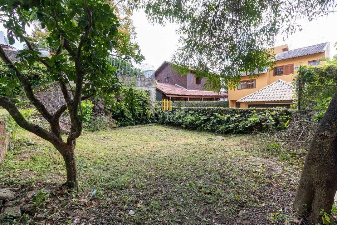 Casa para Venda - 454.7m², 5 dormitórios, sendo 1 suites, 8 vagas - Teresópolis