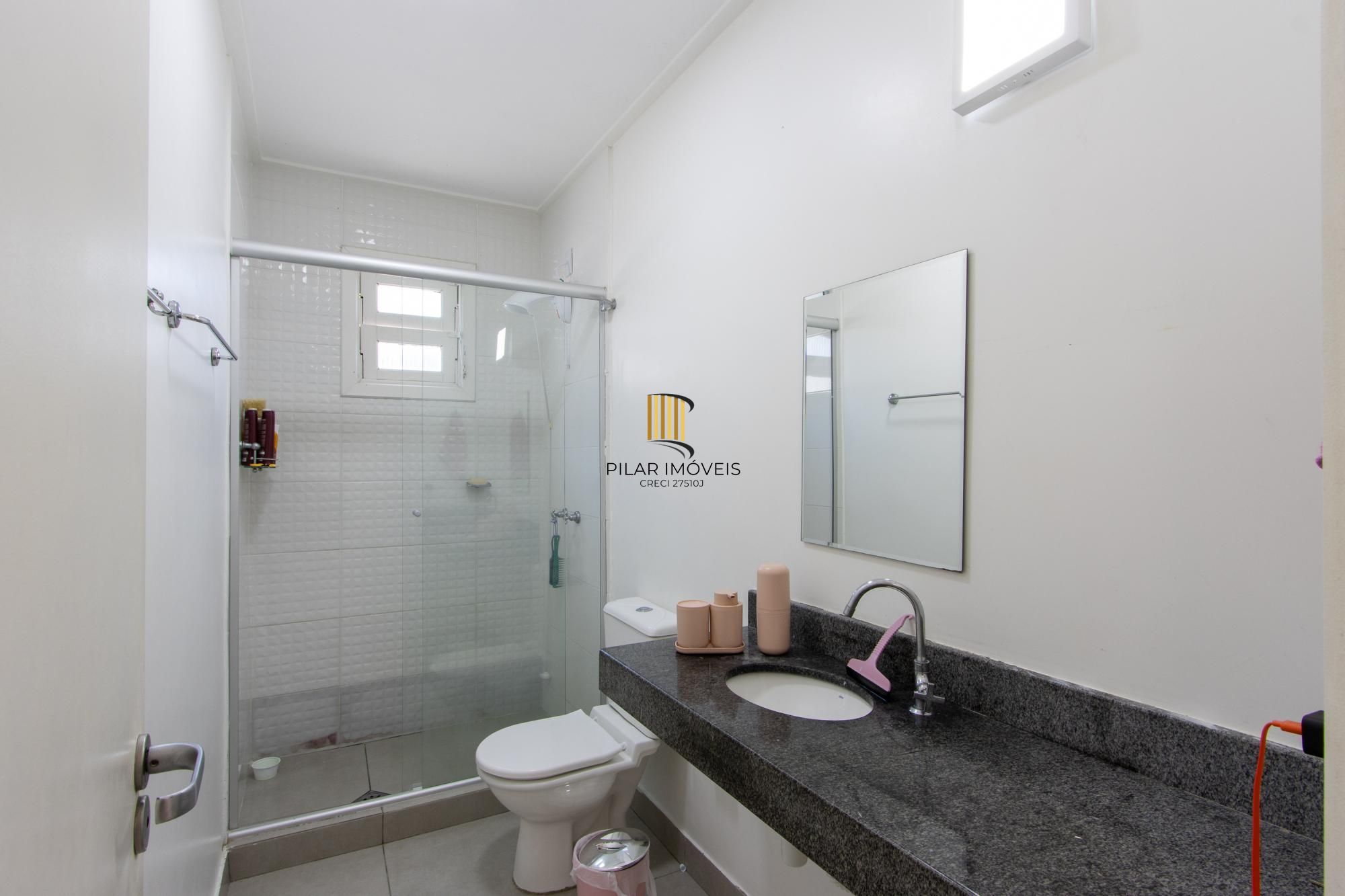 Casa 3 Dormitórios no Bairro Tristeza com 2 Vagas de Garagem