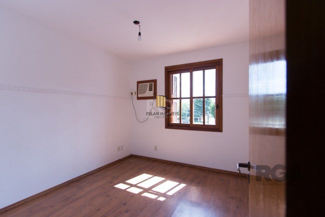 Casa 3 dormitórios no bairro Serraria