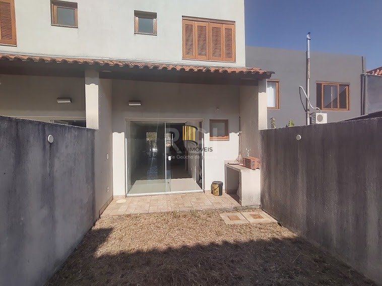 Casa 2 dormitórios no bairro Guarujá