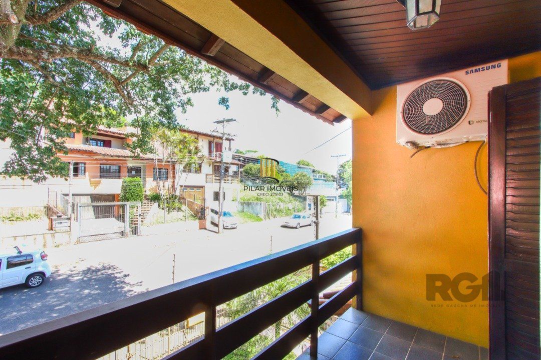 Casa 04 dormitórios, 02 suítes, living 02 ambientes