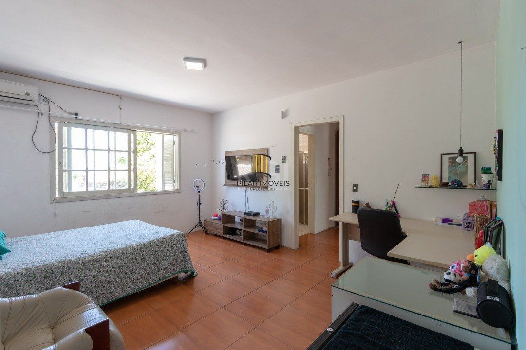 Sobrado para Venda - 356.93m², 4 dormitórios, sendo 2 suites, 4 vagas - Tristeza