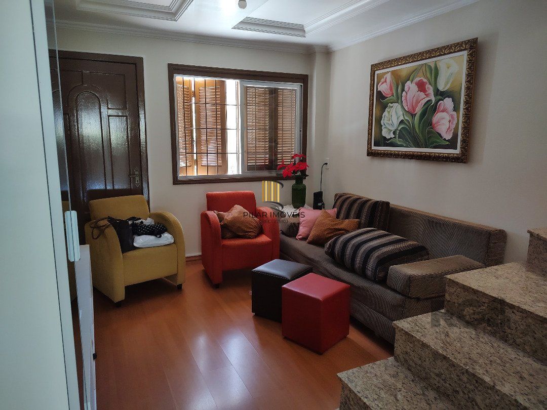 Casa 4 dormitórios Bairro Fião.