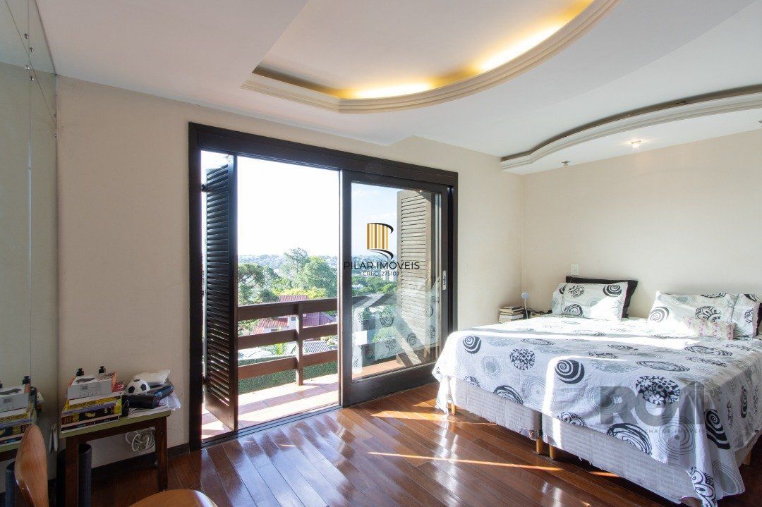 Casa 5 dormitórios no bairro Teresópolis