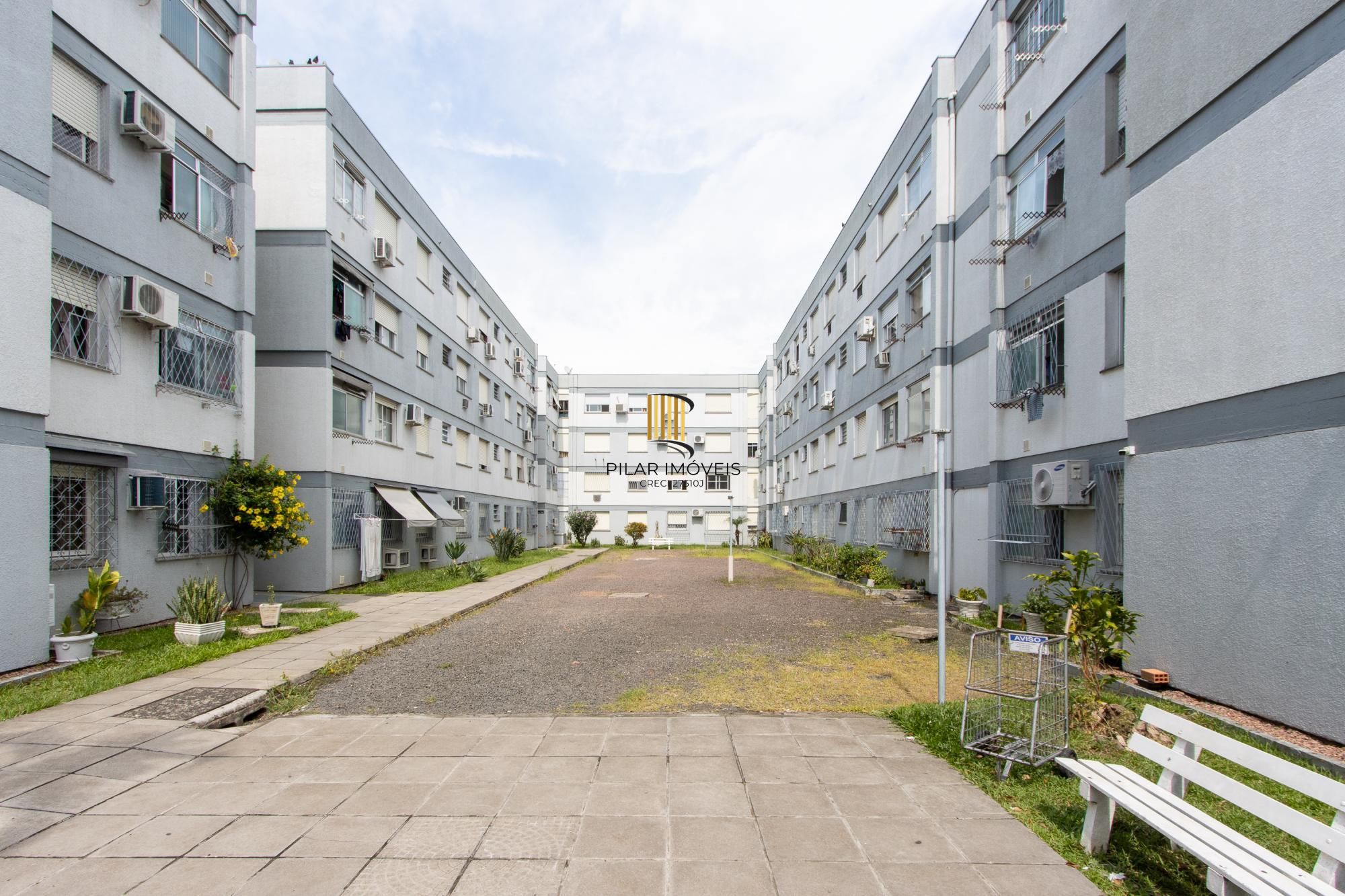 Apartamento de 3 quartos reformado, 1 banheiro - Bairro Camaquã.