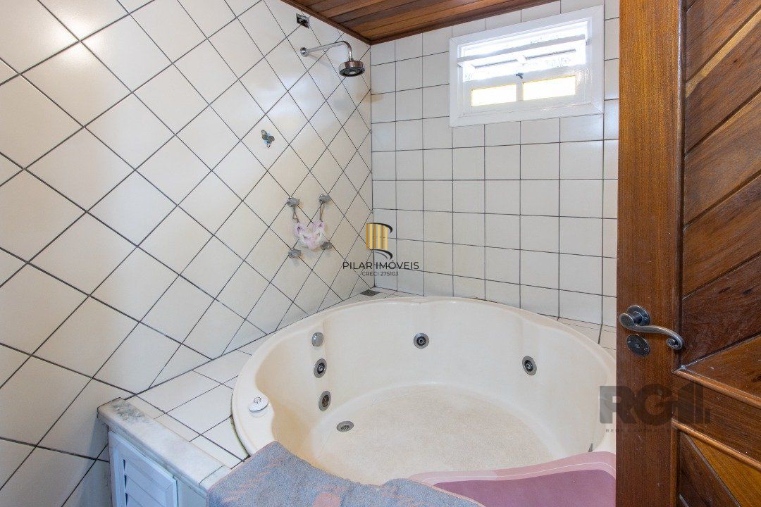 Casa 4 dormitórios no bairro Ipanema