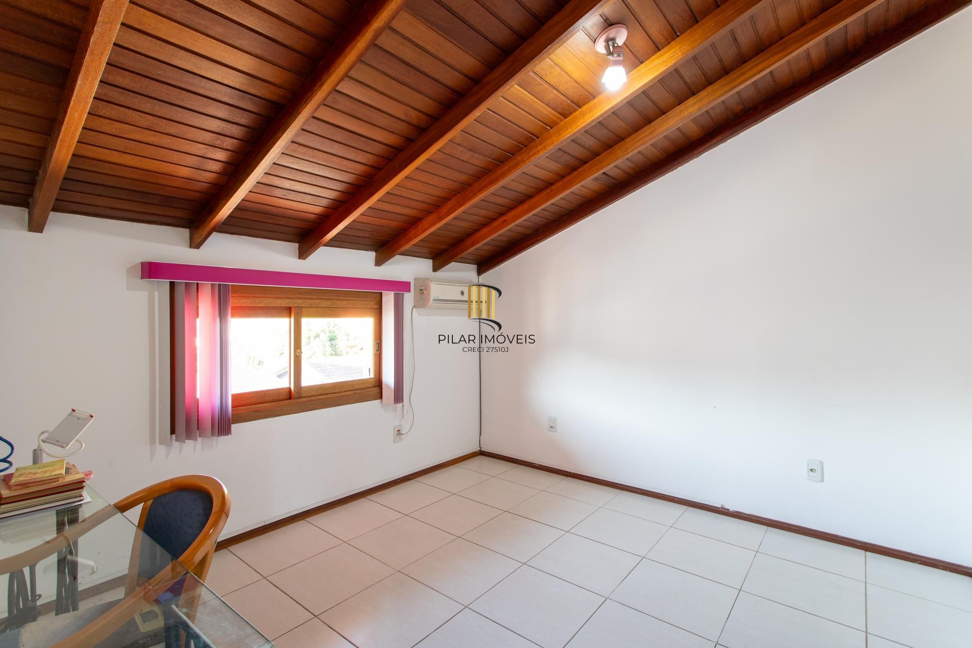 Casa 3 dormitórios no bairro Hípica