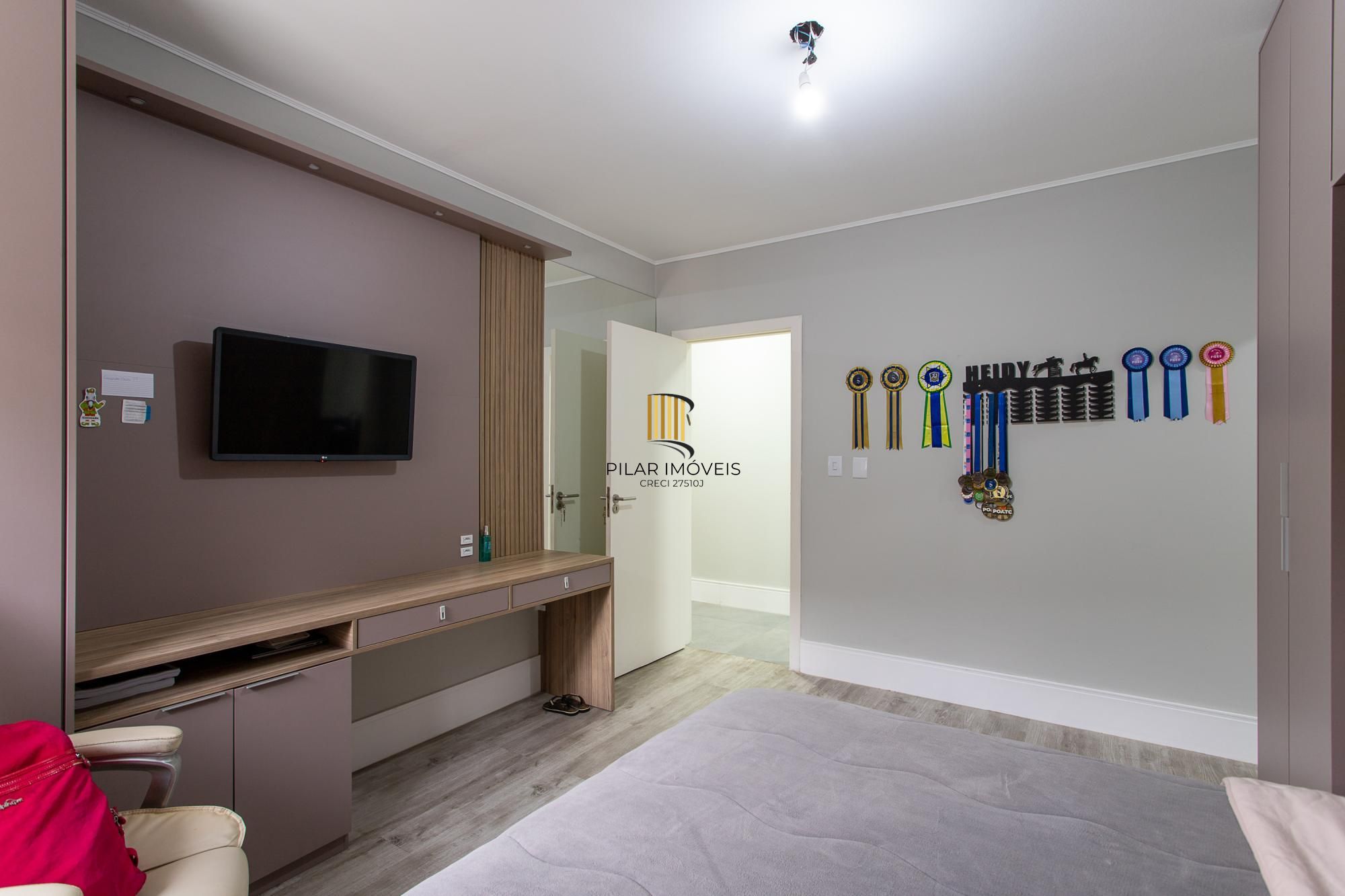 Casa térrea no Condominio Terra Ville, com patio e piscina.