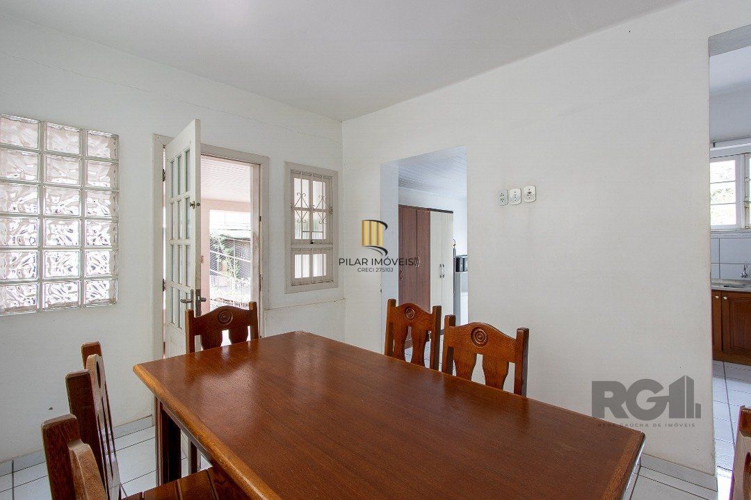 Casa 5 dormitórios no bairro Ipanema