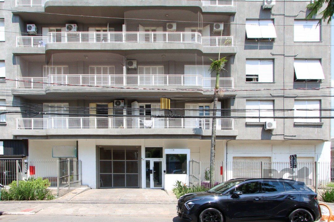 Apartamento semi-mobiliado, possui 3 dormitórios, sendo 1 suíte