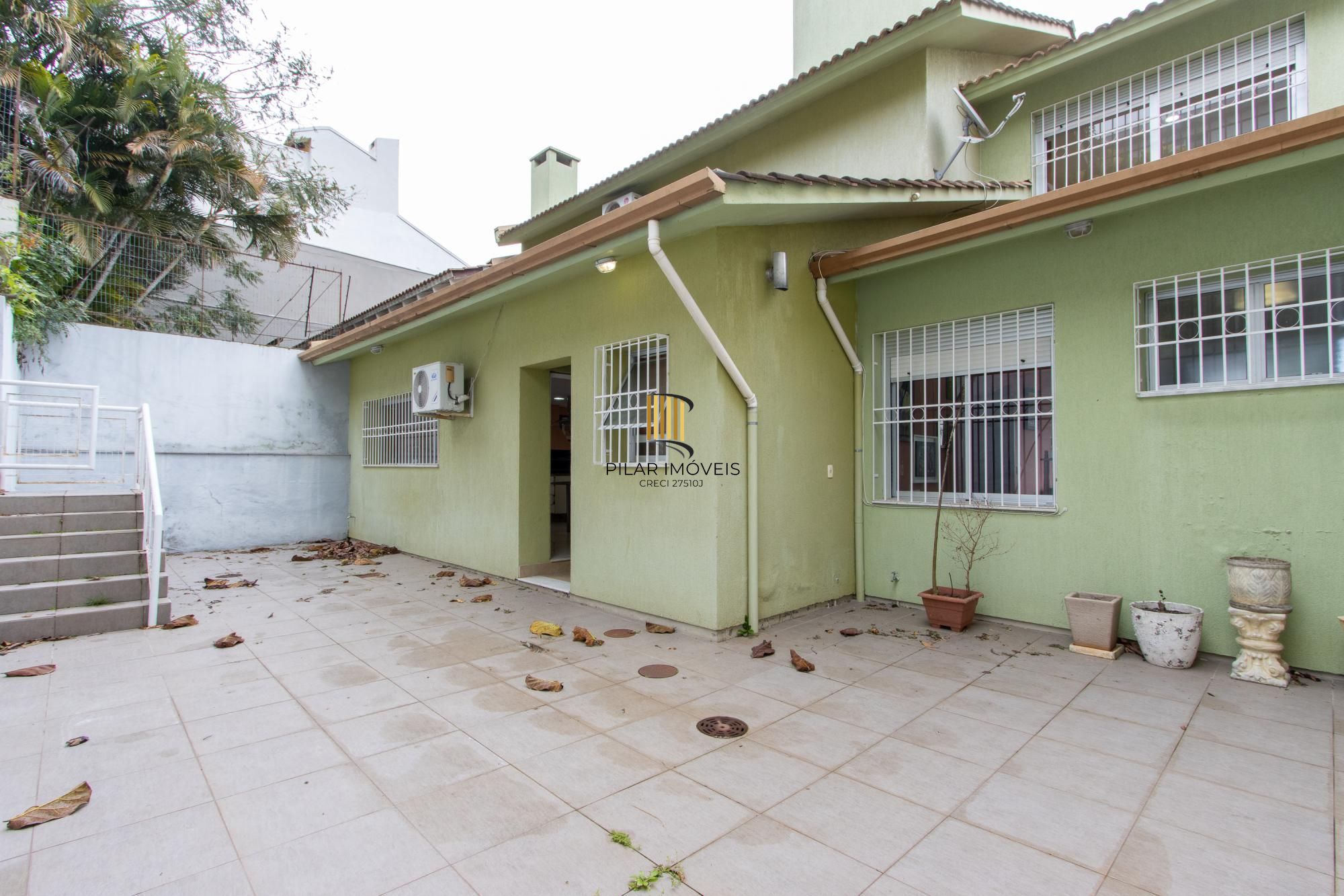 Casa para Venda - 470m², 3 dormitórios, sendo 1 suites, 6 vagas - Nonoai