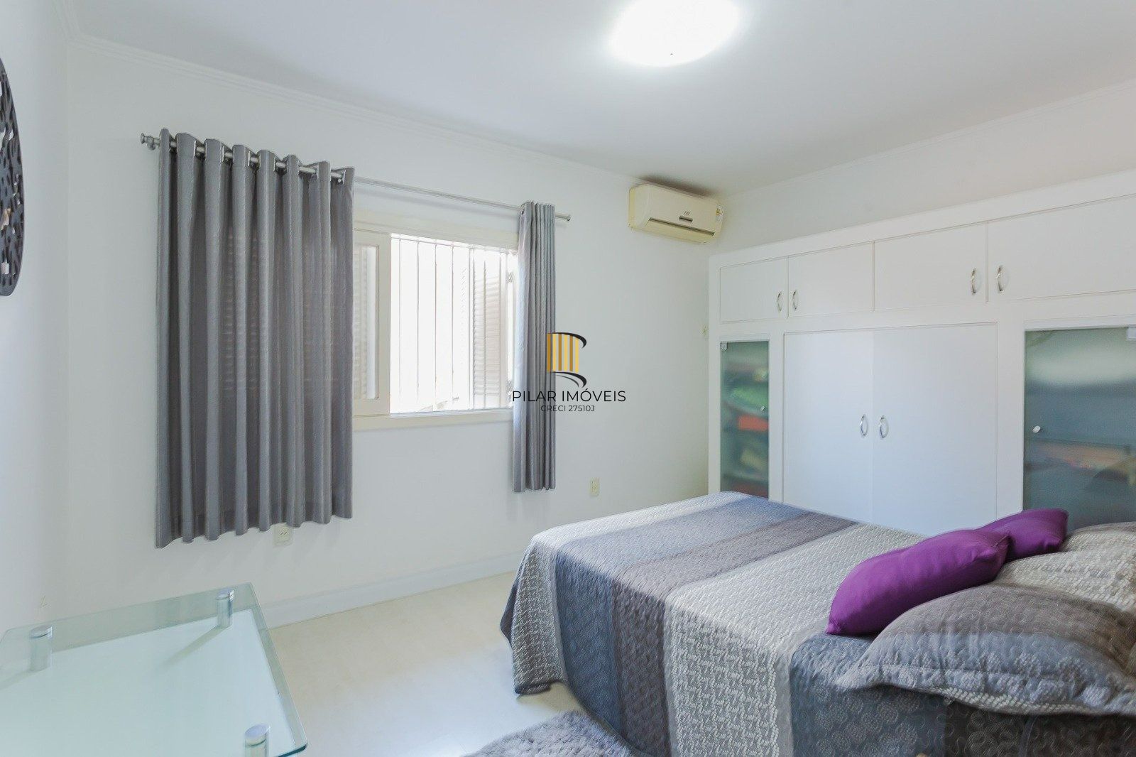 Casa Imponente com 5 Dormitórios (3 Suítes) no Bairro Chácara das Pedras