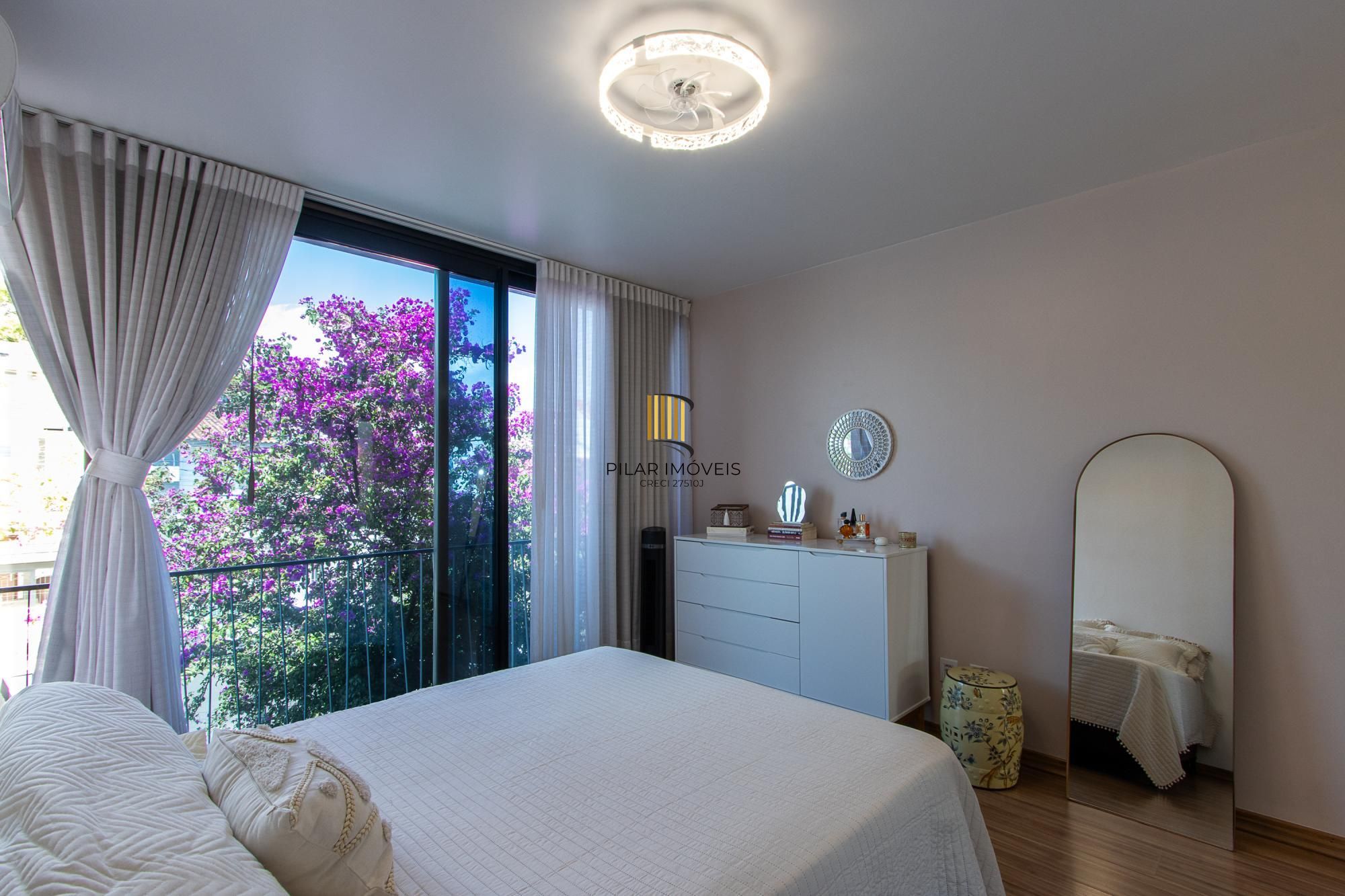 Casa 2 dormitórios no bairro Hípica