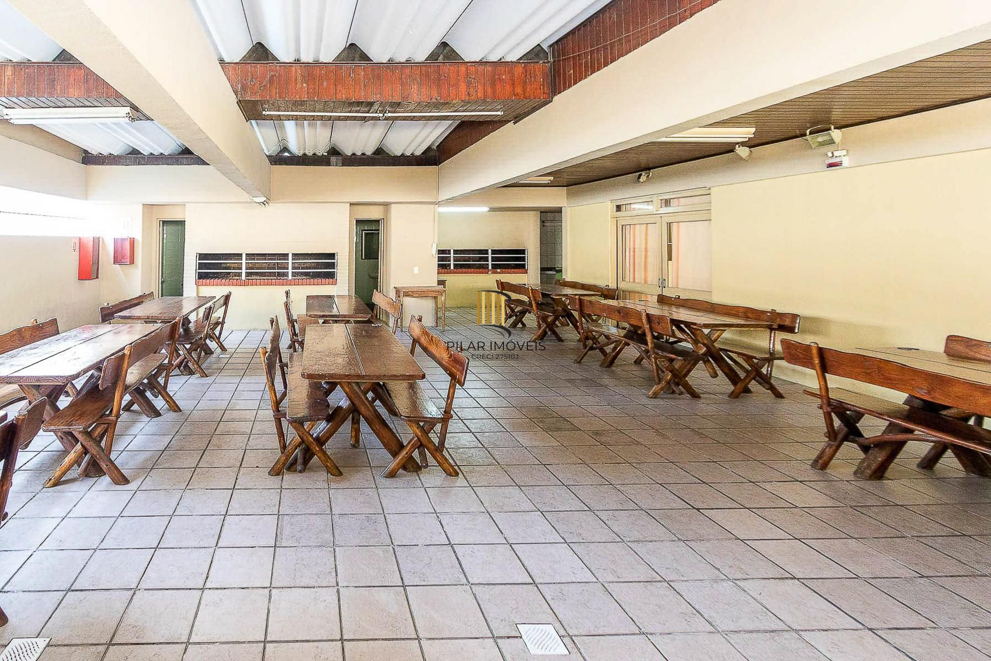 APARTAMENTO 2 DORMITÓRIOS, REFORMADO - BAIRRO TRISTEZA