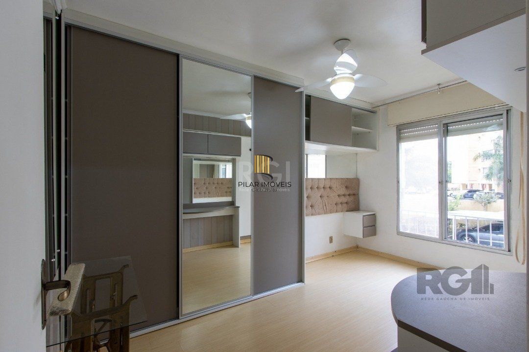 Apartamento de 02 dormitórios com móveis e roupeiros planejados