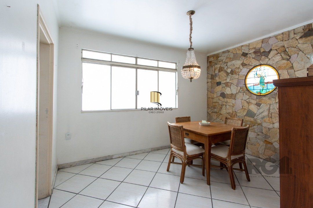 Apartamento de  186,66m2, 4 dormitórios, 1 suíte, 3 banheiros, 4 vagas,no bairro Rio Branco.