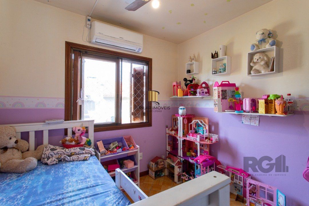A casa possui 78m² de área construída, com um adicional de 20m²