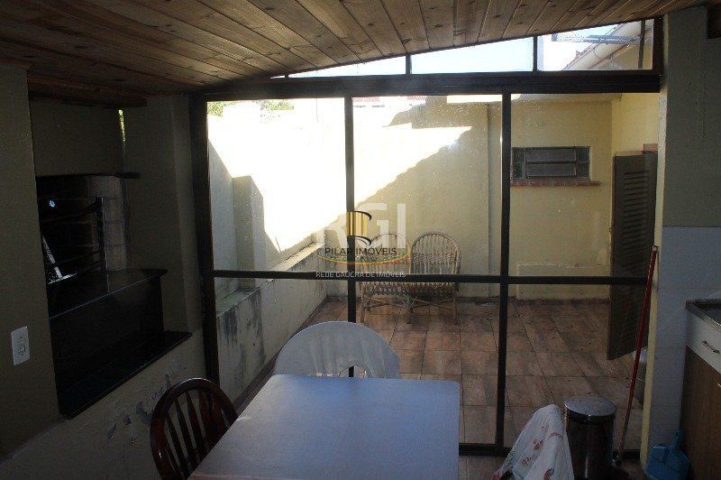 Casa para Venda - 220m², 4 dormitórios, 9 vagas - Cristal