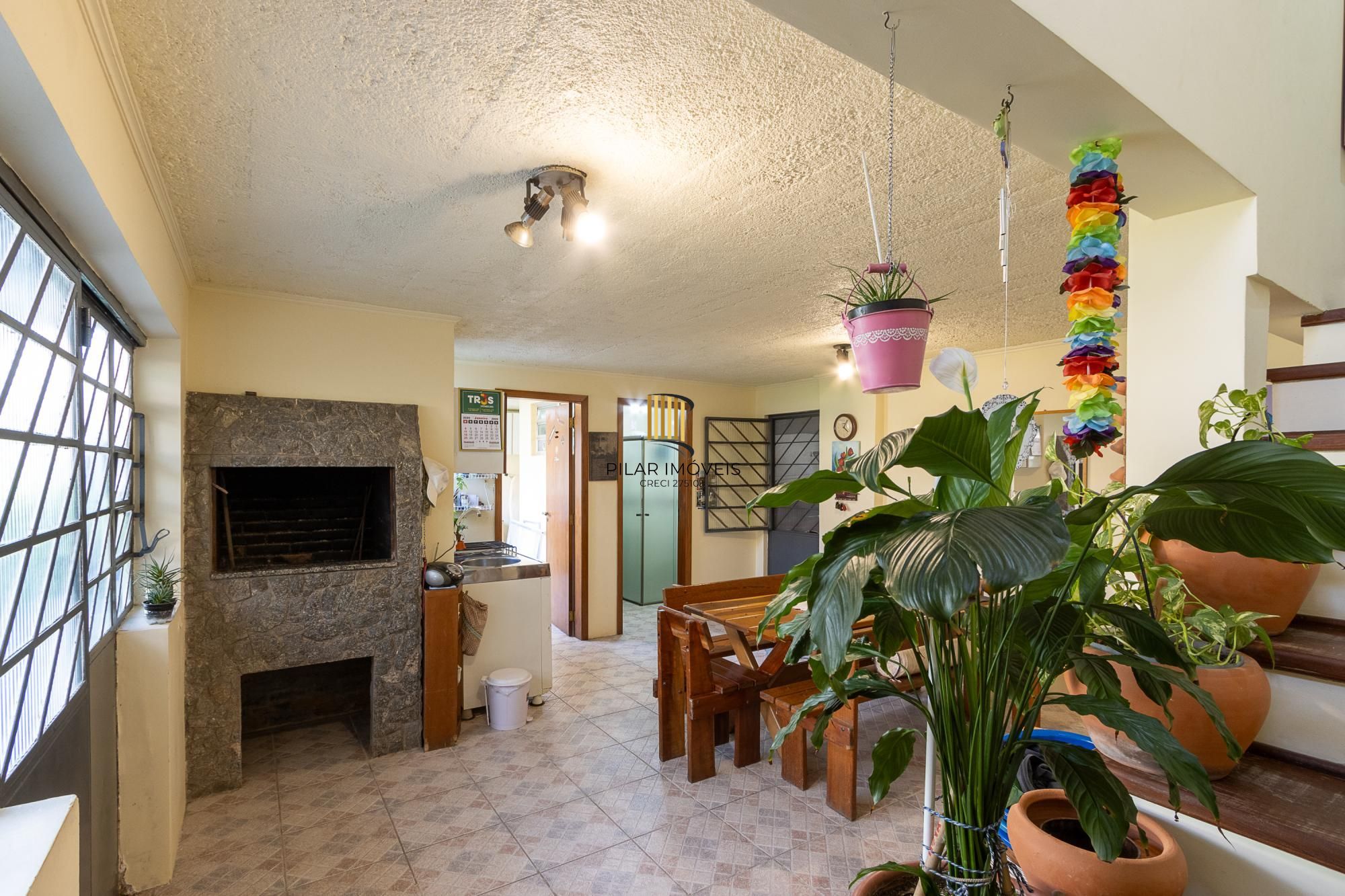 Casa com 3 quartos (1 suite), 4 vagas - Vila Nova