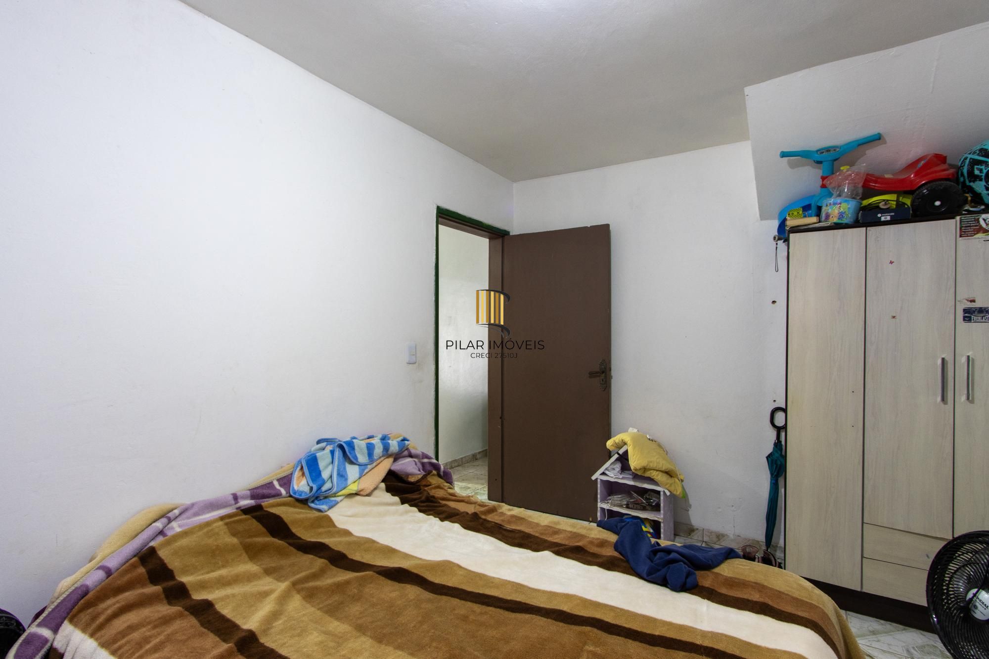 Casa ampla de 2 pavimentos com 4 dormitórios, 1 suite e 4 vagas no bairro Santa Tereza!