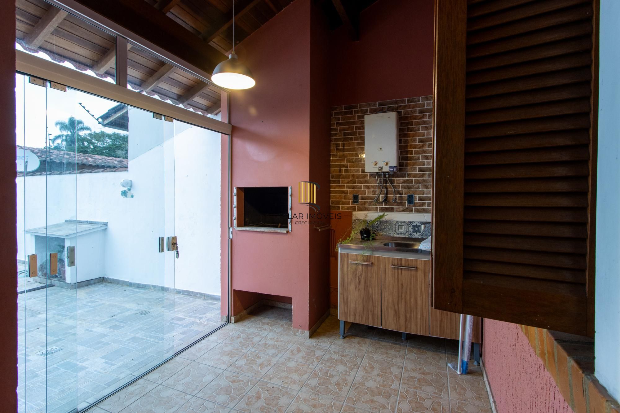 Casa térrea com 2 dormitórios I Bairro Hípica