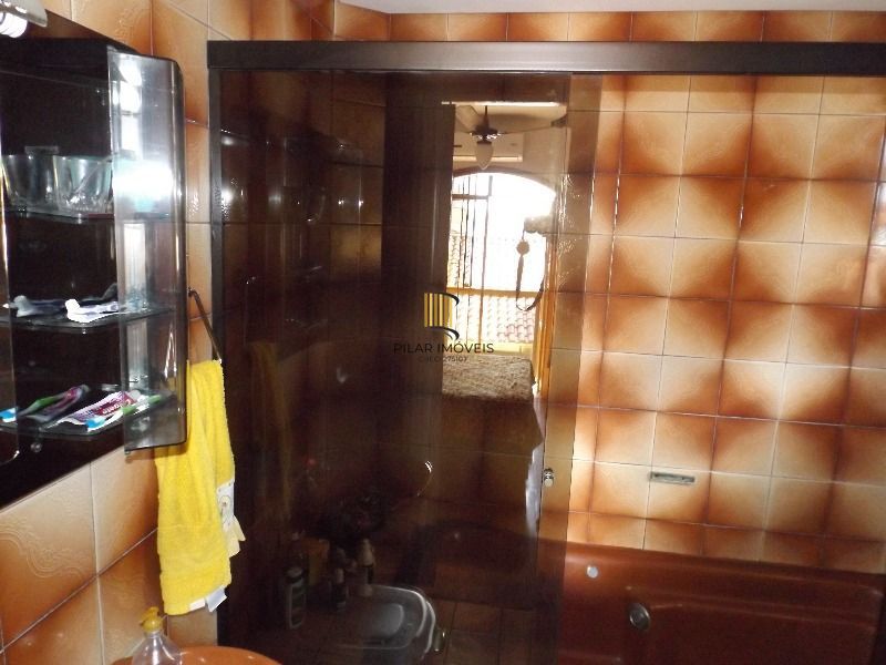 Casa para Venda - 250m², 3 dormitórios, sendo 3 suites, 7 vagas - Medianeira