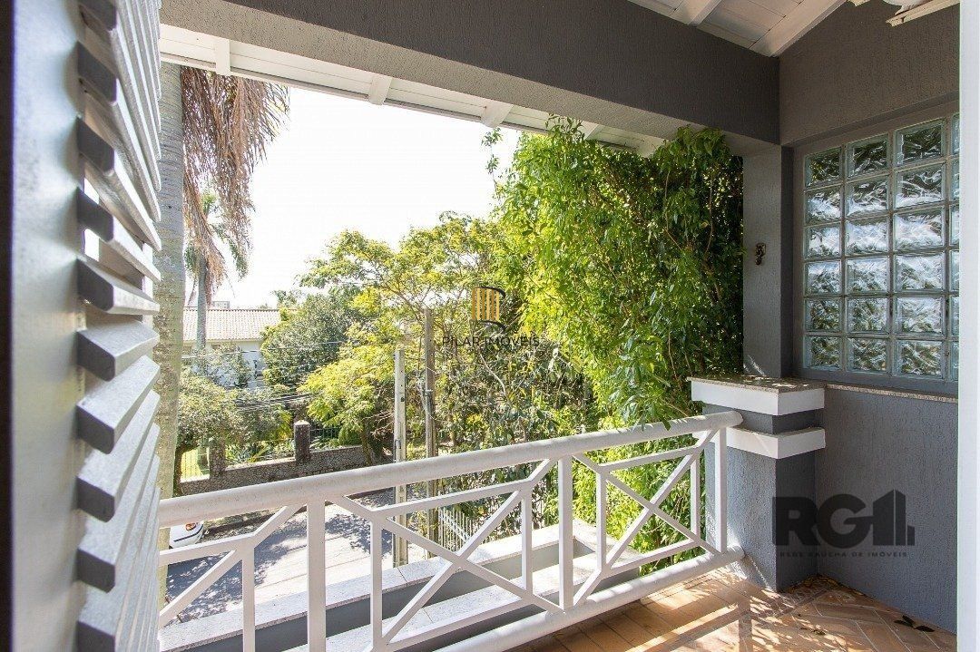 BELO SOBRADO, 3 QUARTOS, 1 SUITE, PISCINA, 320m² PRIVATIVOS - TRISTEZA