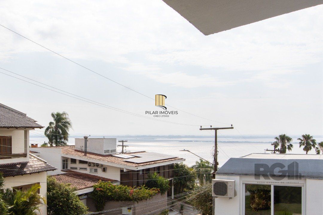 Casa em condominio . com 6 suites, sendo 3 suítes master com closet e hidro.