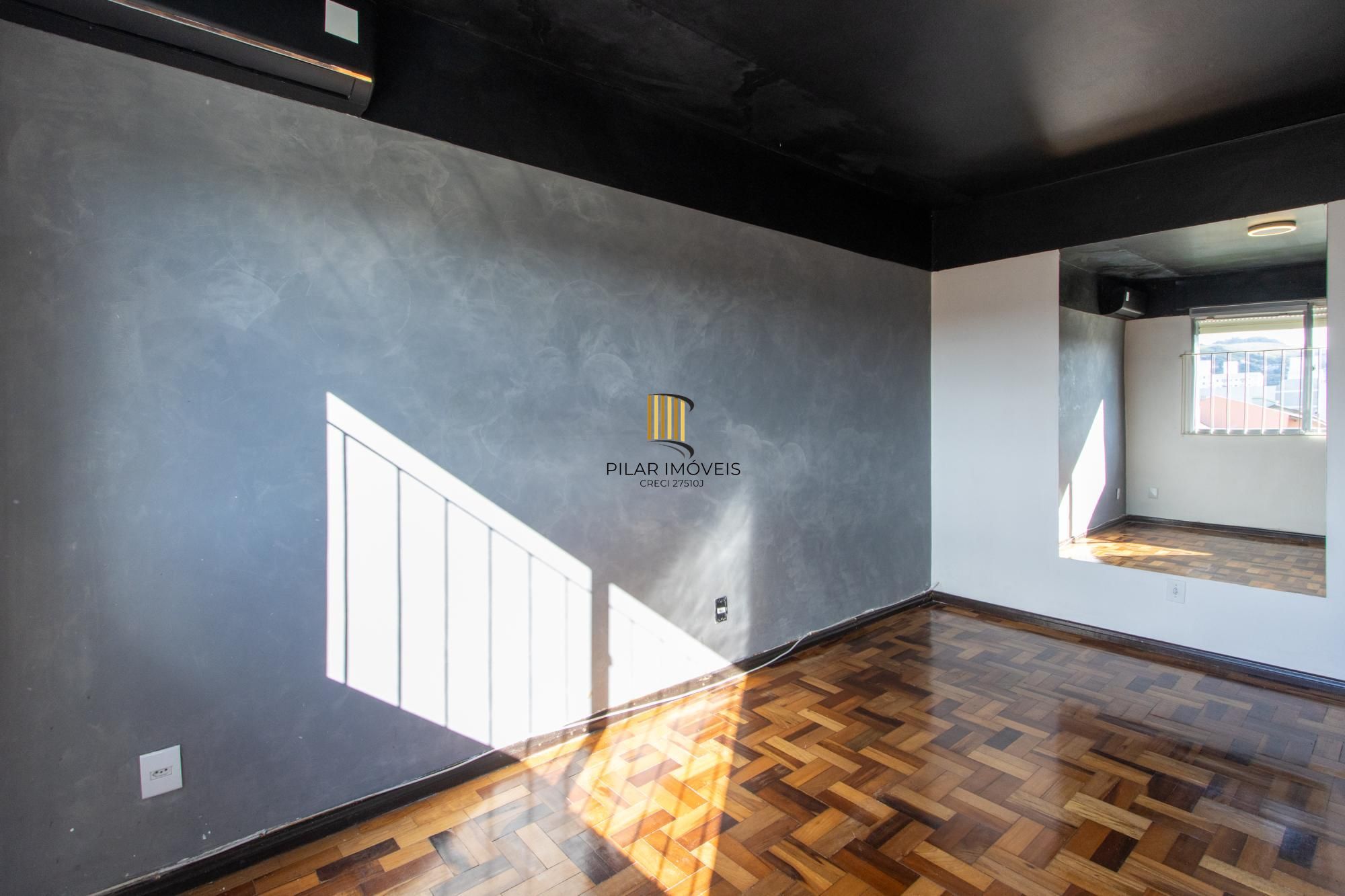 Apartamento de 3 quartos reformado, 1 banheiro - Bairro Camaquã.