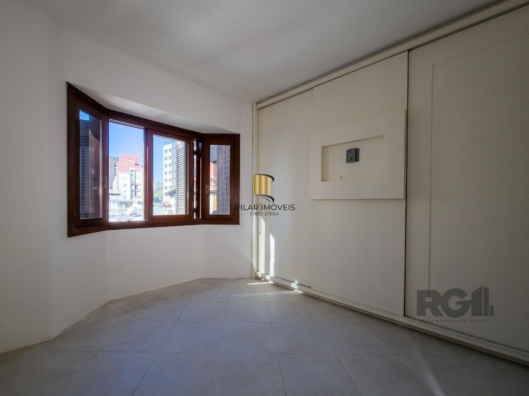 Cobertura com 222m² privativos, 3 quartos, 1 suite, lareira, piscina, 2 vagas no Bairro Rio Branco