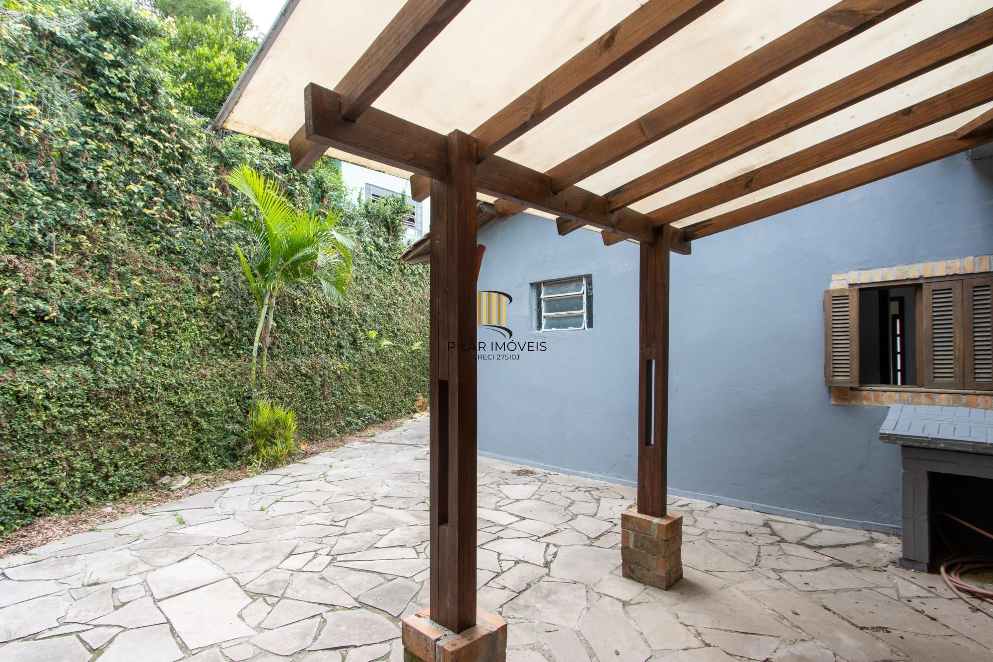 Casa para Venda - 235m², 2 dormitórios, 4 vagas - Cavalhada