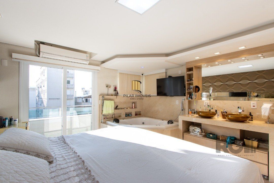 Casa com 5 suites com area privativa 714,00