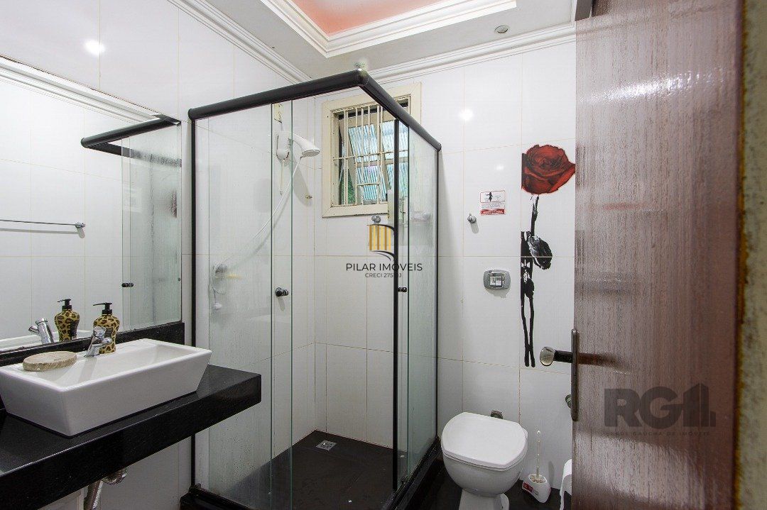 Casa 6 dormitórios no bairro Cristal