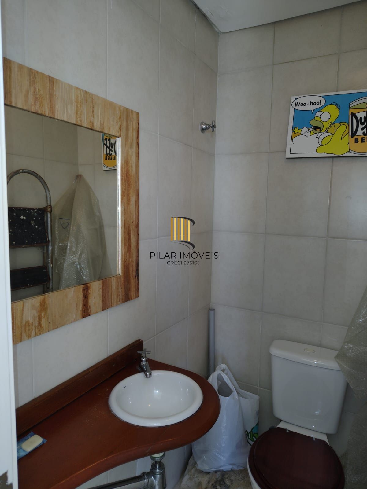 Cobertura de 3 dormitórios, 1 suíte, 2 vagas escrituradas e vista para o Guaíba.
