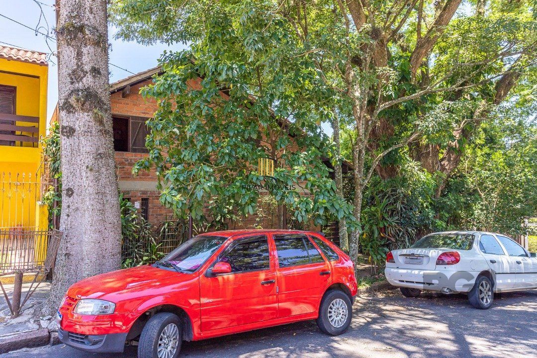 Casa 4 dormitórios, Altos da Vila Nova, Zona Sul, Porto Alegre.