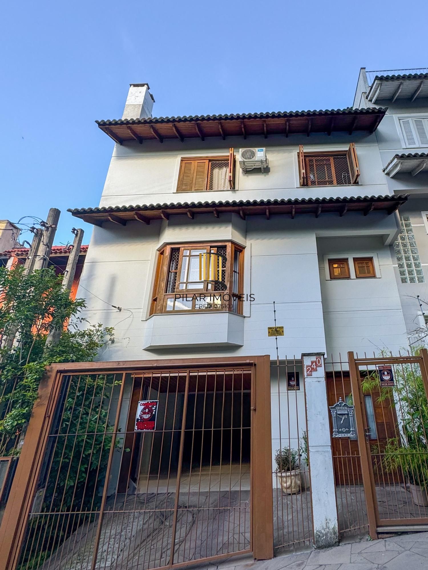 Excelente casa com 214m² privativos na Rua Dona Paulina - Bairro Tristeza! - Pilar Imóveis