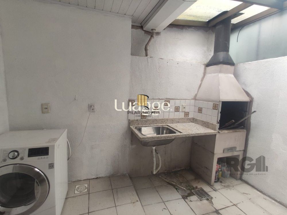 Casa em condomínio, com 57,66m² de área privativa 2 dormitórios transformados em 1 e 1 vaga coberta e escriturada