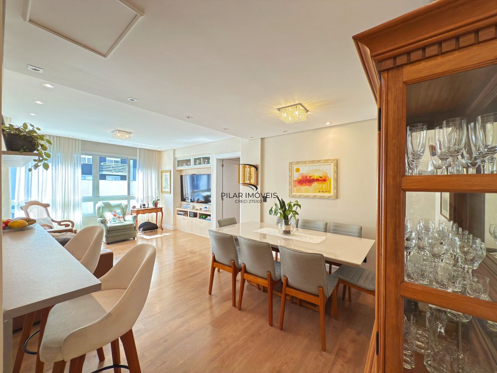 Excelente apartamento de 3 dormitórios, 1 suíte e 2 vagas de garagem.