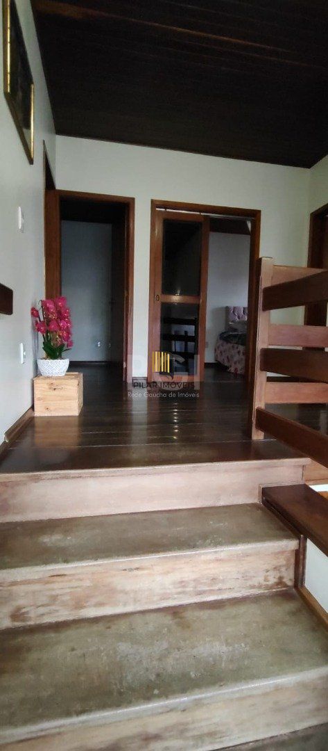 Casa para Venda - 180m², 4 dormitórios, sendo 1 suites, 3 vagas - Campo Novo