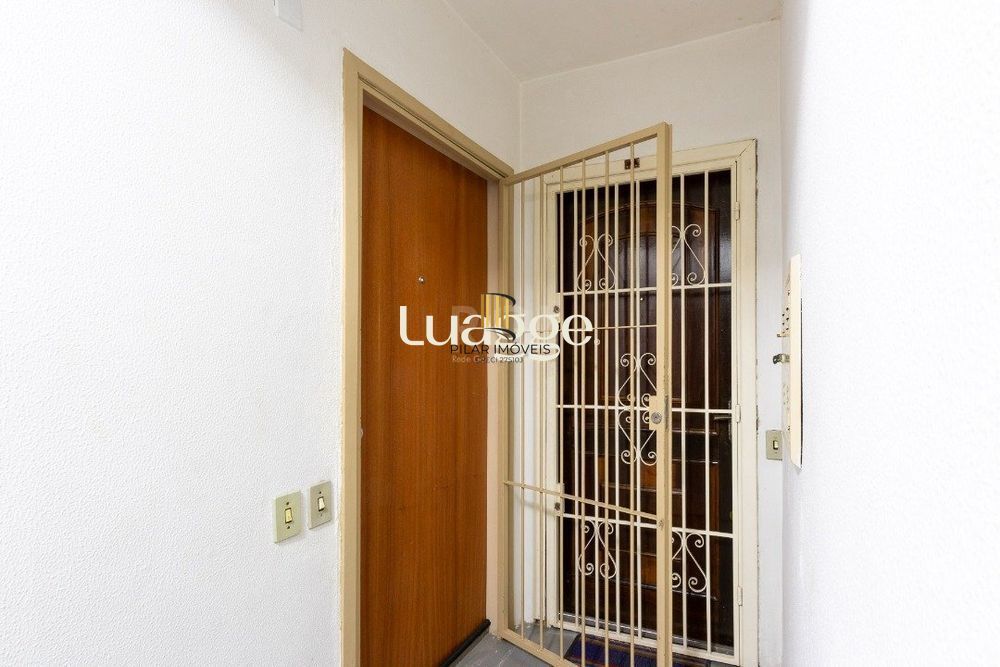Apartamento de 2 dormitórios, andar alto, ótima incidência de luz natural, garantindo ambientes arejados e iluminados