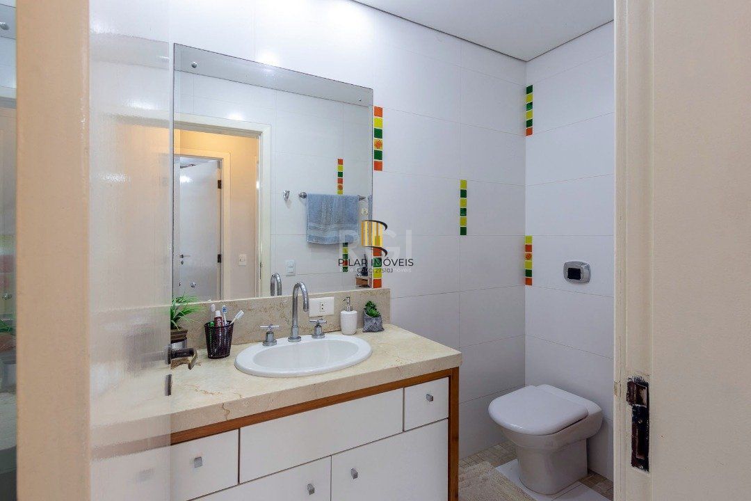 Cobertura para Venda - 255m², 3 dormitórios, sendo 1 suites, 2 vagas - Praia de Belas