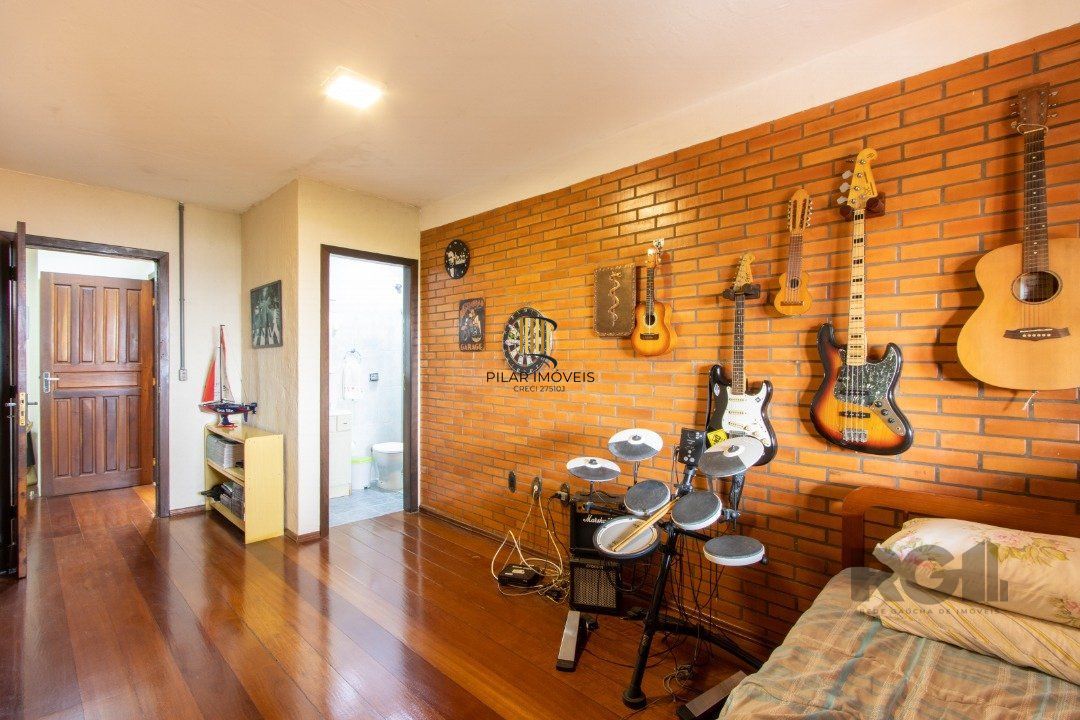 Casa para Venda - 220m², 3 dormitórios, sendo 2 suites, 5 vagas - Espirito Santo