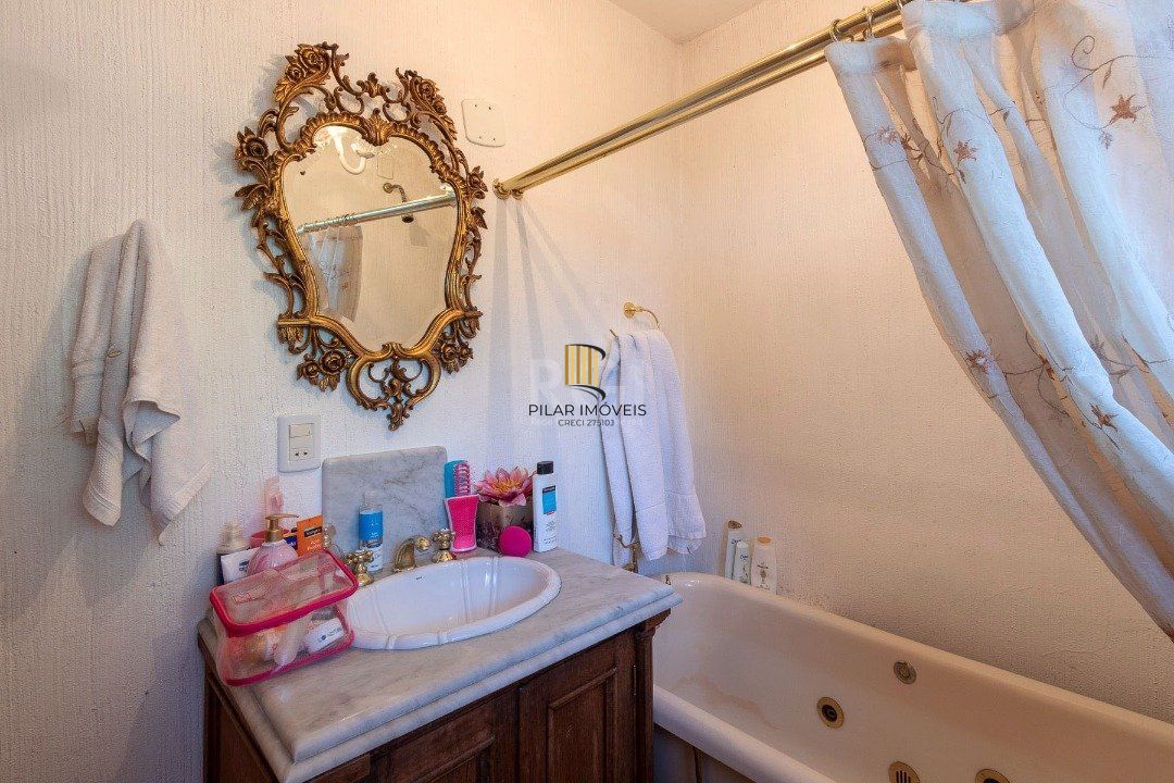 Casa para Venda - 418m², 4 dormitórios, sendo 1 suites, 2 vagas - Jardim Isabel