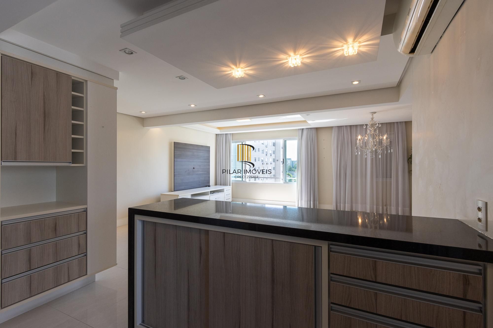 Apartamento de 3 dormitórios, 1 suíte e 2 vagas escrituradas no bairro Tristeza.